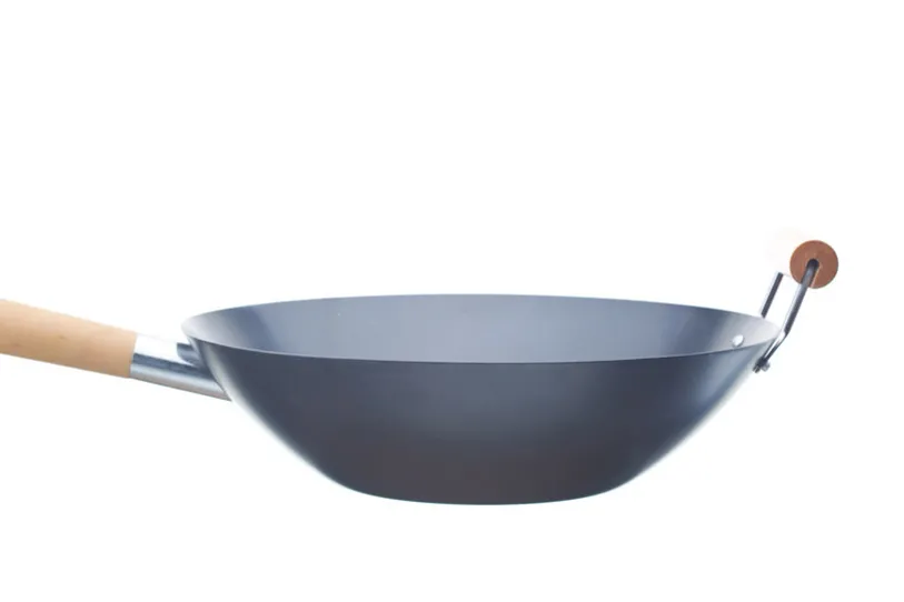 炒锅大比拼！铁锅、不粘锅、不锈钢锅哪一种炒锅更健康，更耐用？