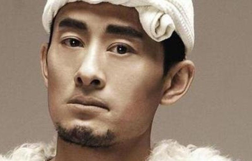 “自带悲剧脸”的8位男星，五官凑在一起，演什么都很丧，怎么救