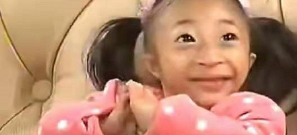 2009年，湖南女子生下重2斤“小猴子”，坐出租车被拒载：坐不下