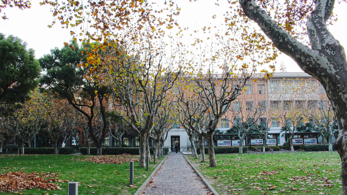 考研的学生注意，这4所大学偏爱本校生，本校生考研录取率极高