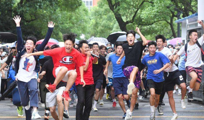 高考时，为何考生要用“2B铅笔”涂卡？看完电脑扫描结果恍然大悟