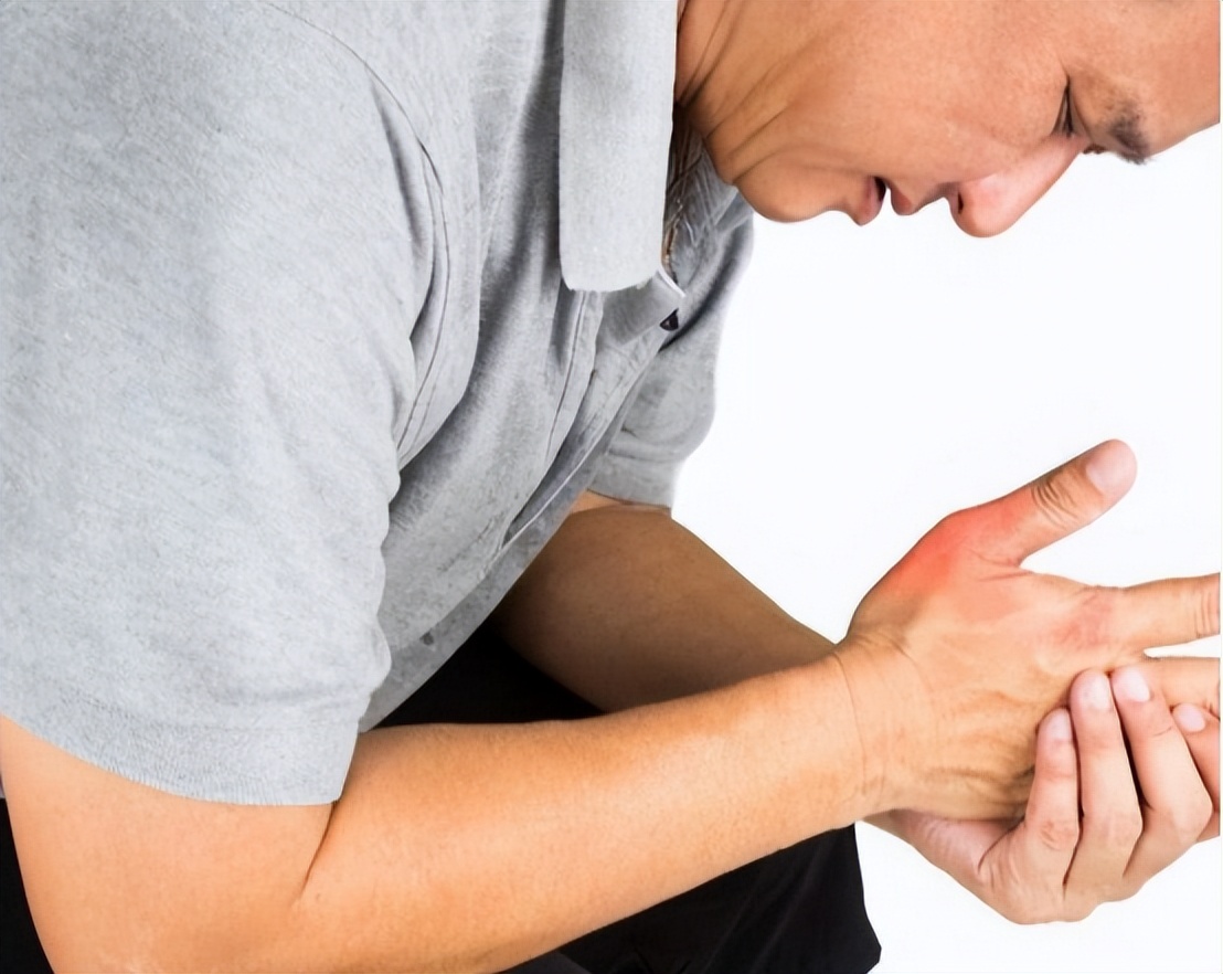 尿酸“超标”，身体会出现4个“信号”，占一个，也要开始控制