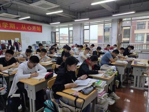 山东高考前二十名，烟台有五人，为啥济南青岛无人入围呢？