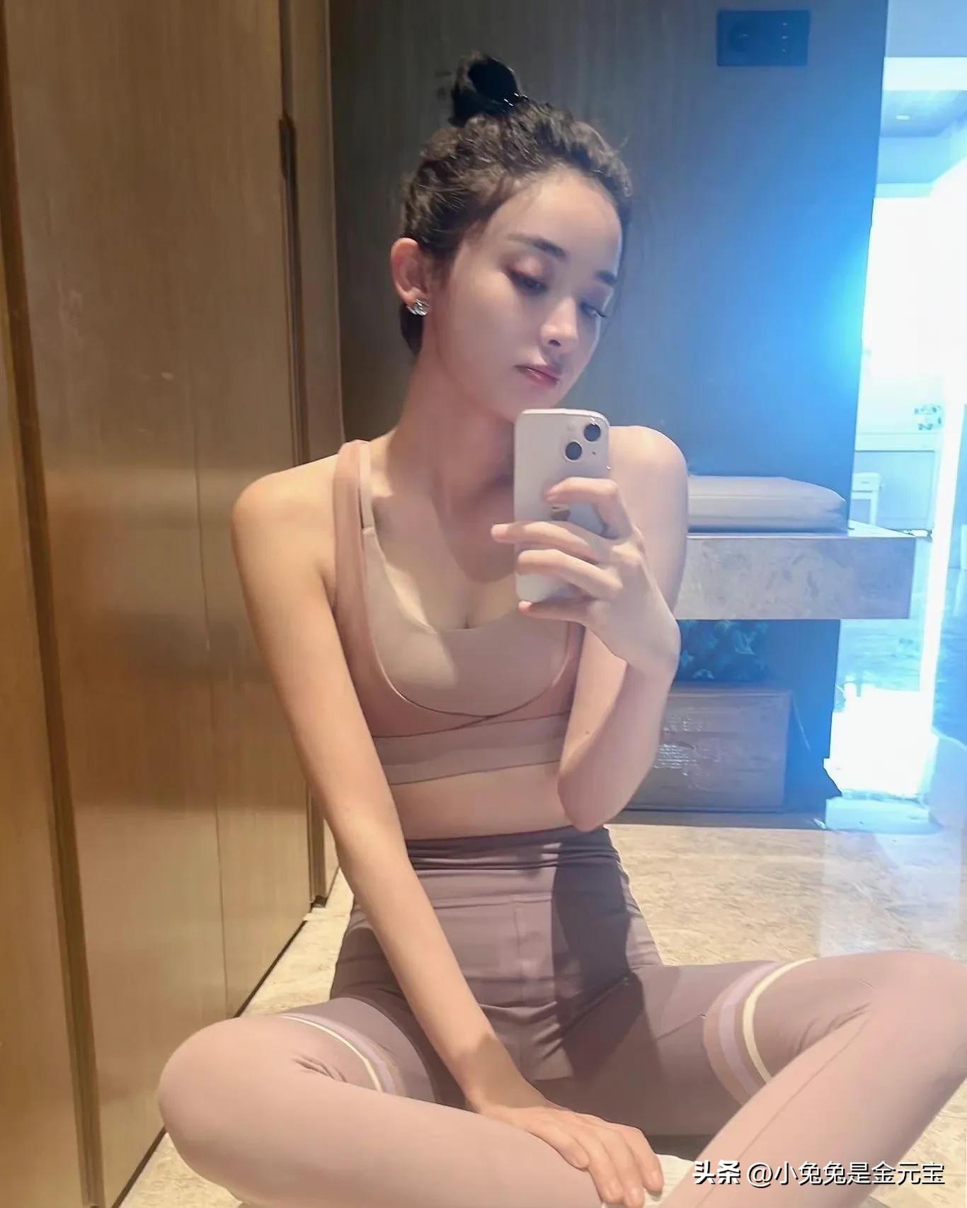 古力娜扎努力健身的样子 这健身服她穿着真好看