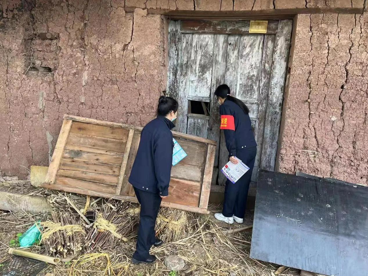 经开区靖民镇“禁种铲毒”在行动