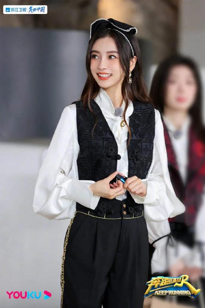 《奔跑吧》中的Angelababy和白鹿小姐姐是两种不同的风格哦