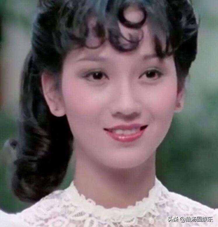 艺人慰问老人，同框站一起，被喊“小伙子，闺女”到底谁更扎心