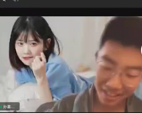 大学生上网课背景图走红，电视剧名场面很吸睛，学生难以无心上课