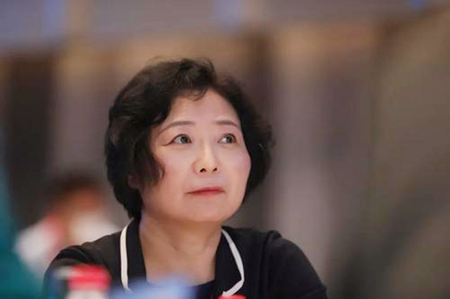 重庆富豪蔡奎：分走前妻200亿，买豪宅娶空姐，身价暴涨300亿