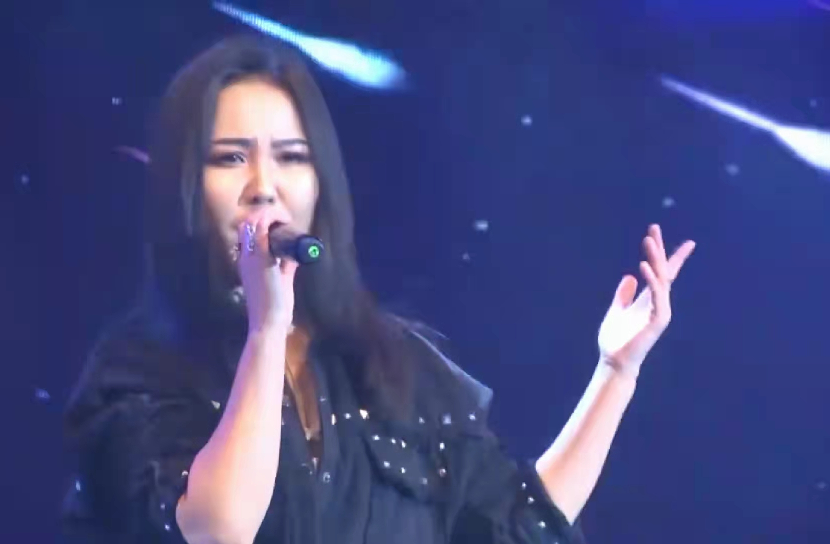 知名蒙古族女歌手，因车祸不幸离世，年仅31岁