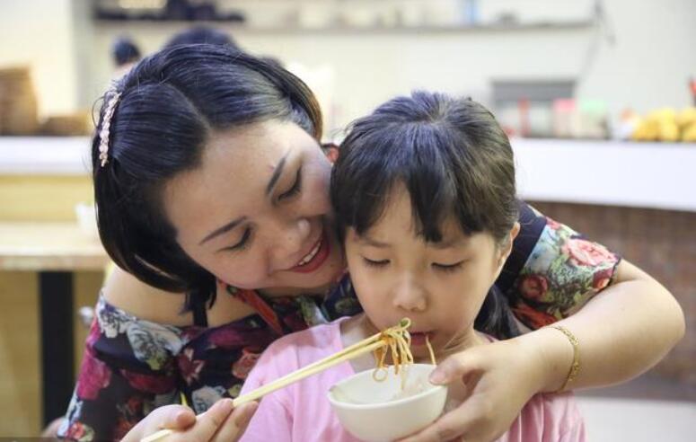 婴儿什么时候认妈妈（孩子再小也能照顾自己）