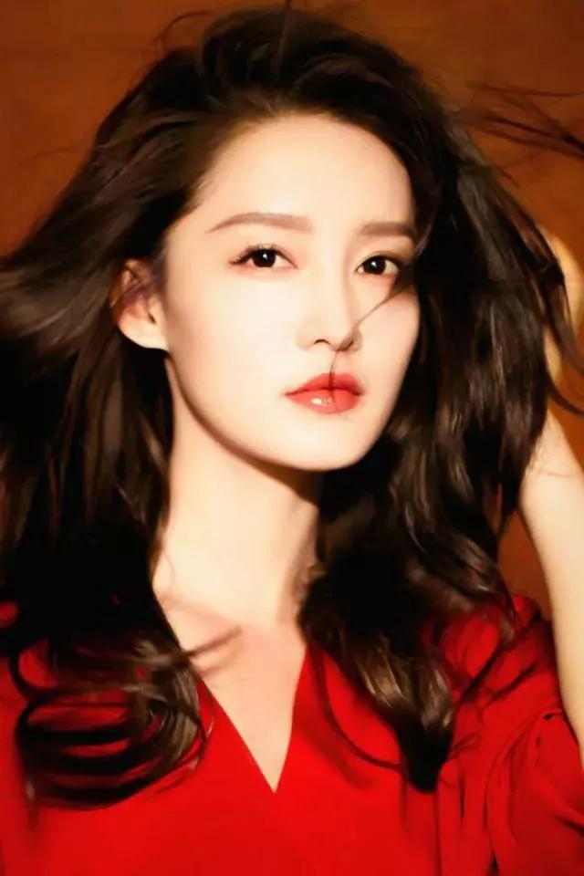 李沁：清新脱俗，气质独特，妩媚动人，魅力十足