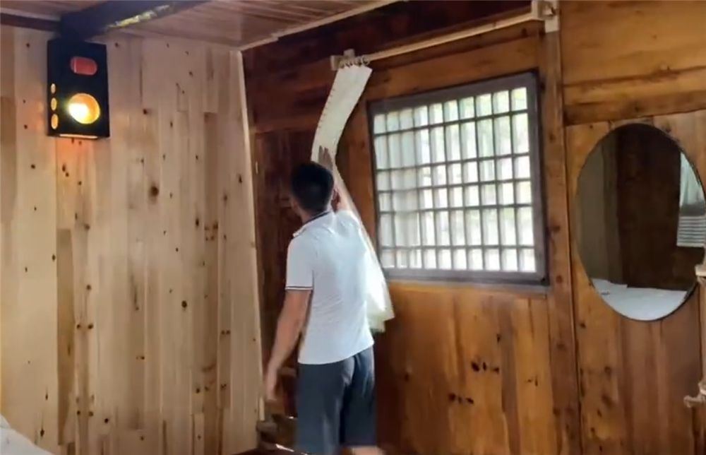 他用1个月时间，将乡下废旧木屋，变成舒适小家，住后不想回城里