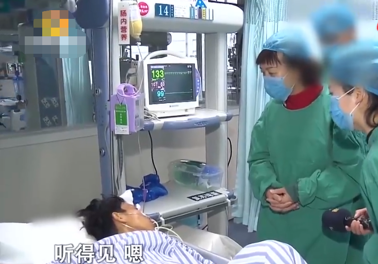 20岁大学生躺重症监护室，唯一心愿见父亲一面，父亲：不关我事