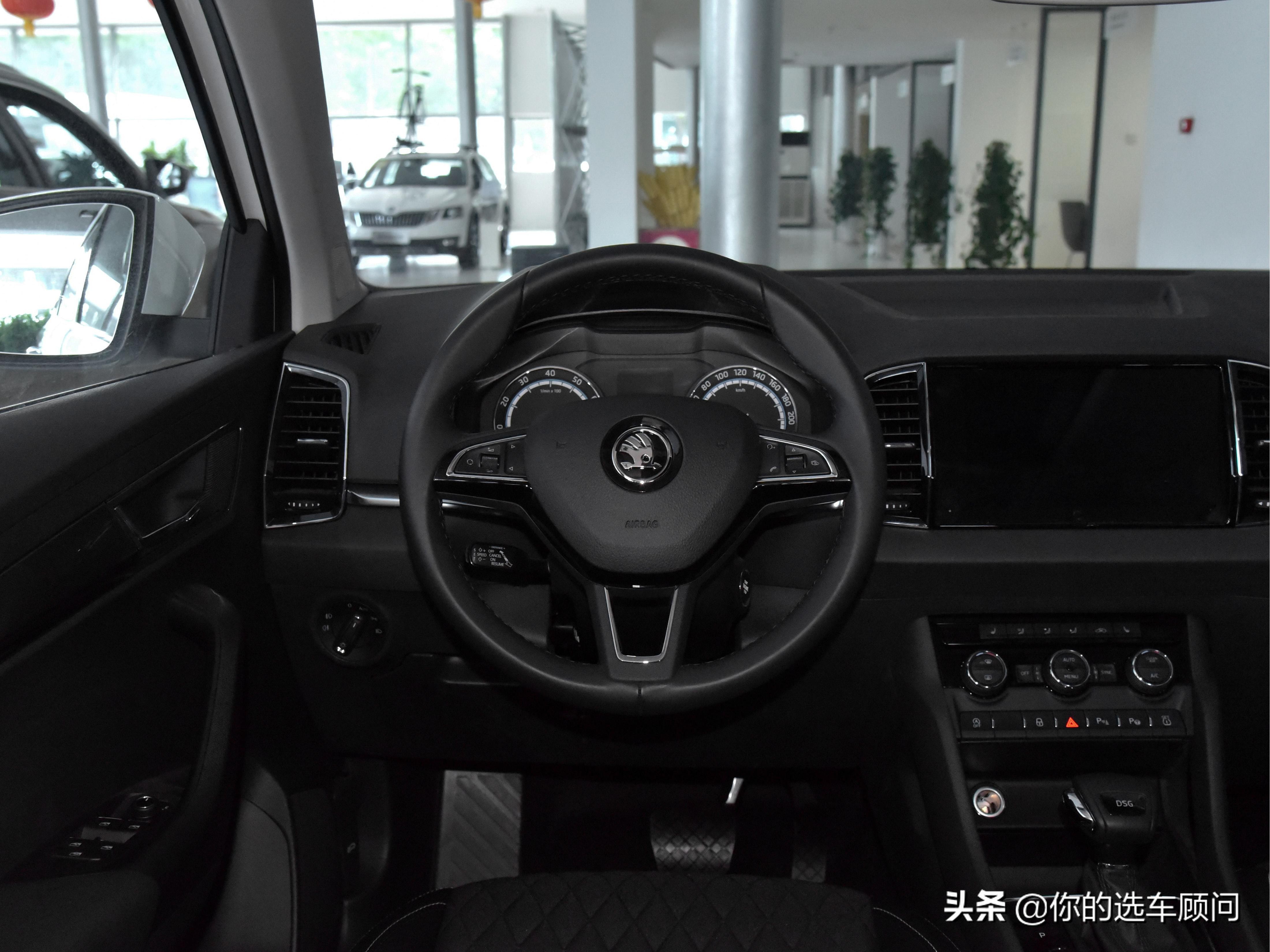 12.99万起，德系大众品质的SUV，配置不输国产，实拍斯柯达柯珞克