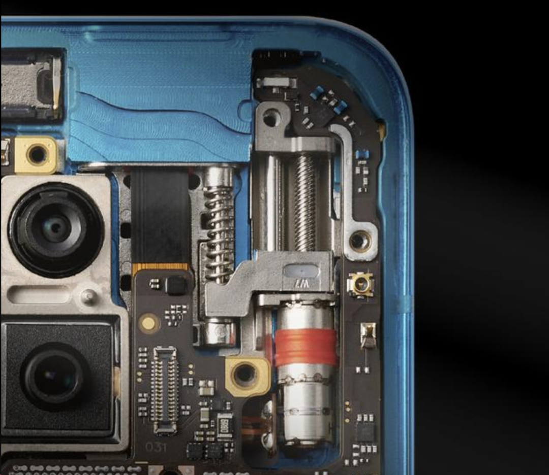 手机里面根本没有这个大块头的容身之地，但是这一次，不太一样了