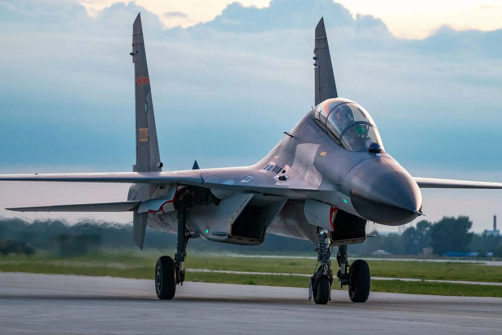 ��ý������ս���վ��ٴλ�װ��16������ս����16����Ծ�ӿվ���һ