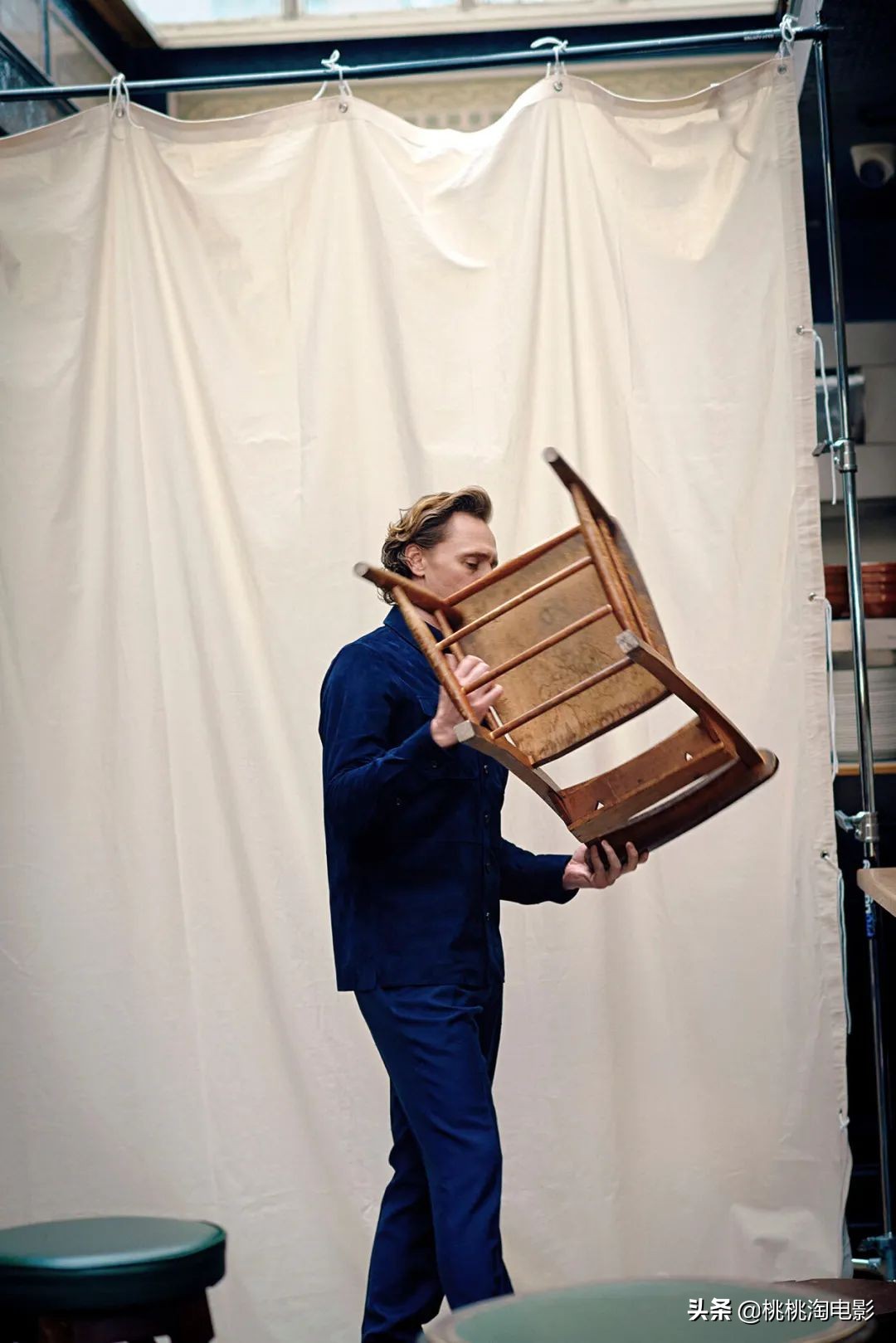 英伦绅士汤姆·希德勒斯顿时尚大片，质感型男深情款款