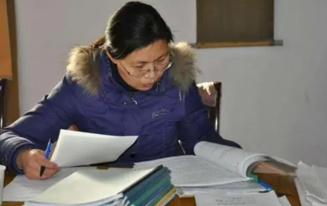 老师让填放假留校理由，只有一人敢说真心话，网友：为壮士点赞