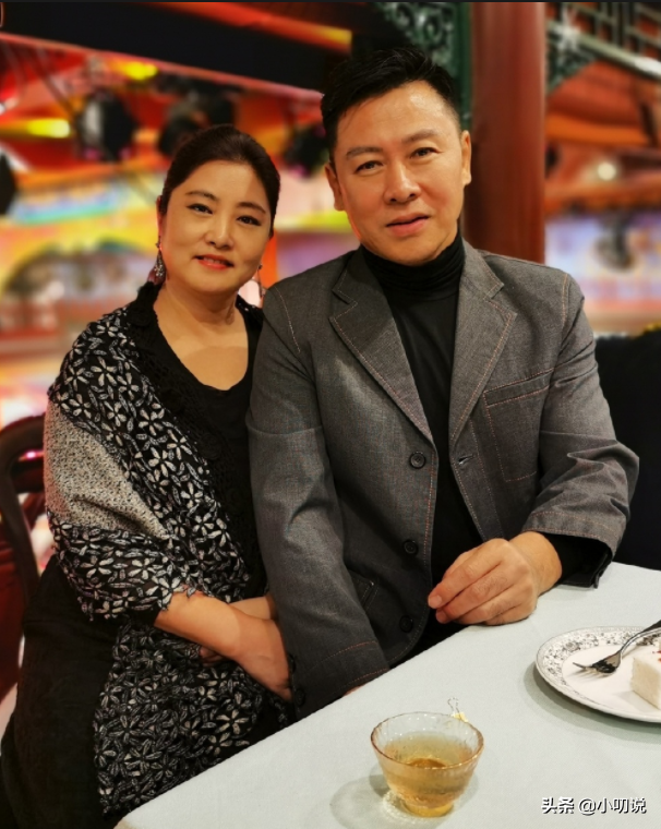 演员胡亚捷：与妻子3次闹离婚，结果越闹感情越深，如今幸福美满