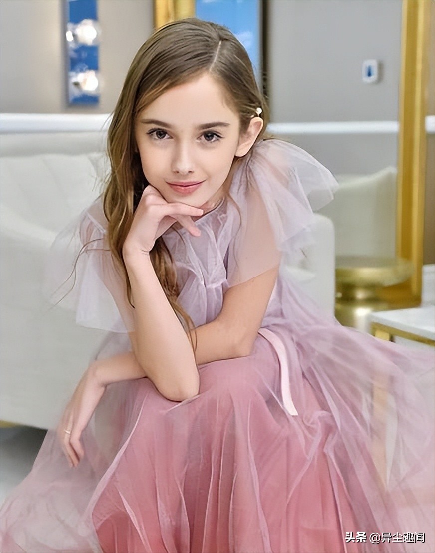 和莱昂纳多飙戏！《好莱坞往事》小童星出席奥斯卡穿粉红礼服太萌