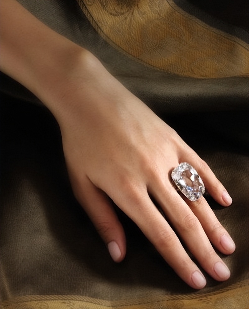 盘点全球有史以来最昂贵的15枚戒指,一枚戒指买你一栋楼可以不?