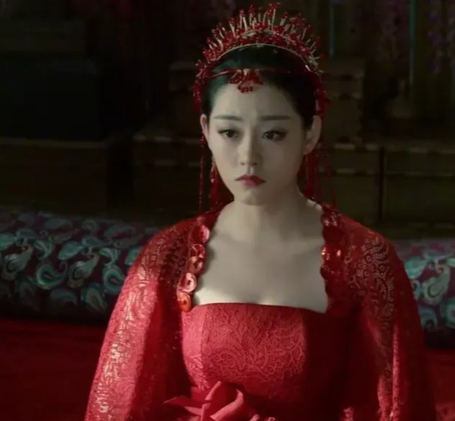 互联网美女真的太多了！杨幂身材大杀四方，赵今麦长大了这么美？