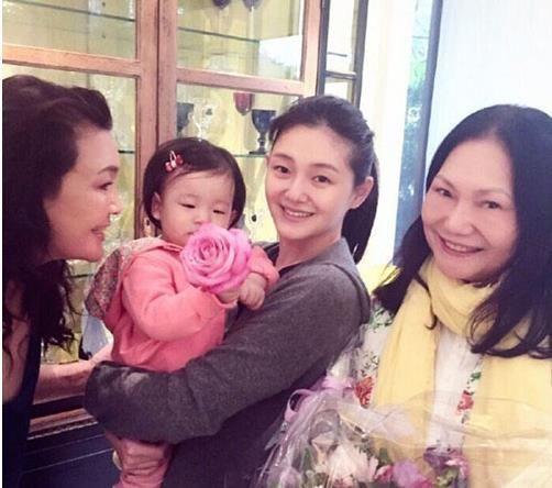 “曲终人散”的人生：大S一家忙着晒幸福，汪小菲满脸憔悴又孤单