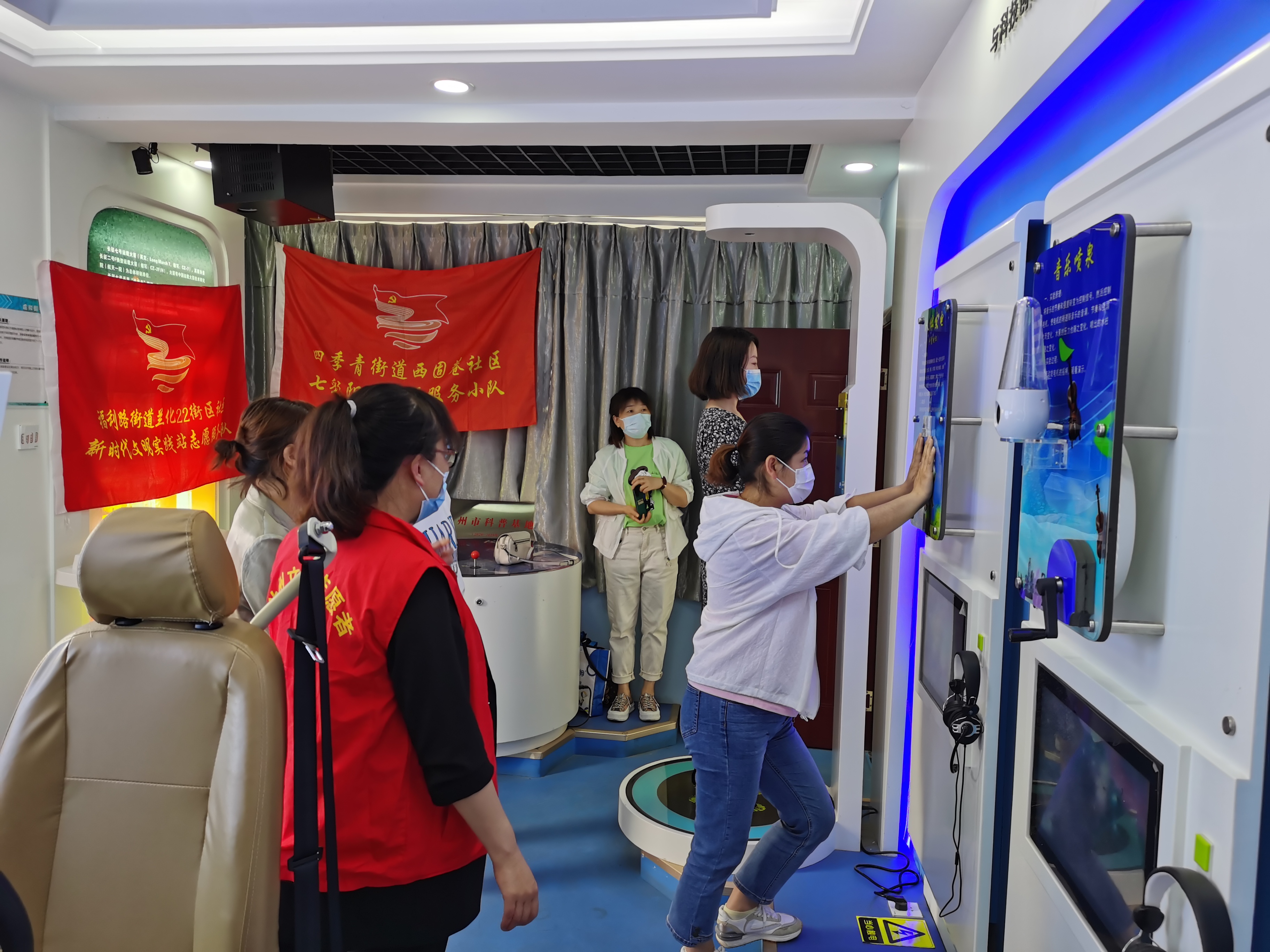 “零距离”感受科技魅力