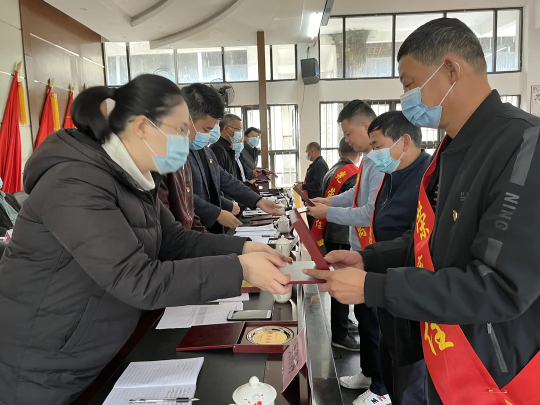 薪火相传 接续奋斗!长汀童坊镇:离任村主干荣退仪式暨新一届村“两委”班子任前集体廉政谈话