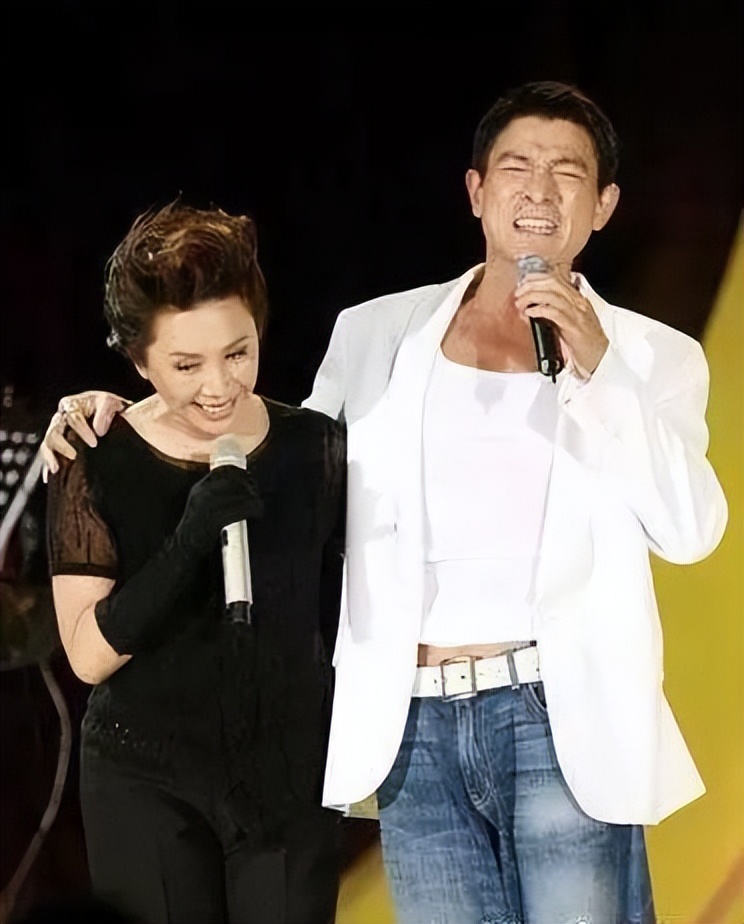 "姚姐"叶德娴晚年一人孤苦伶仃,干儿子刘德华孝心,让人泪目