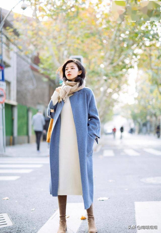 首先推荐给大家的一款色系就是近几年十分热门的雾霾蓝色系,"雾霾"就