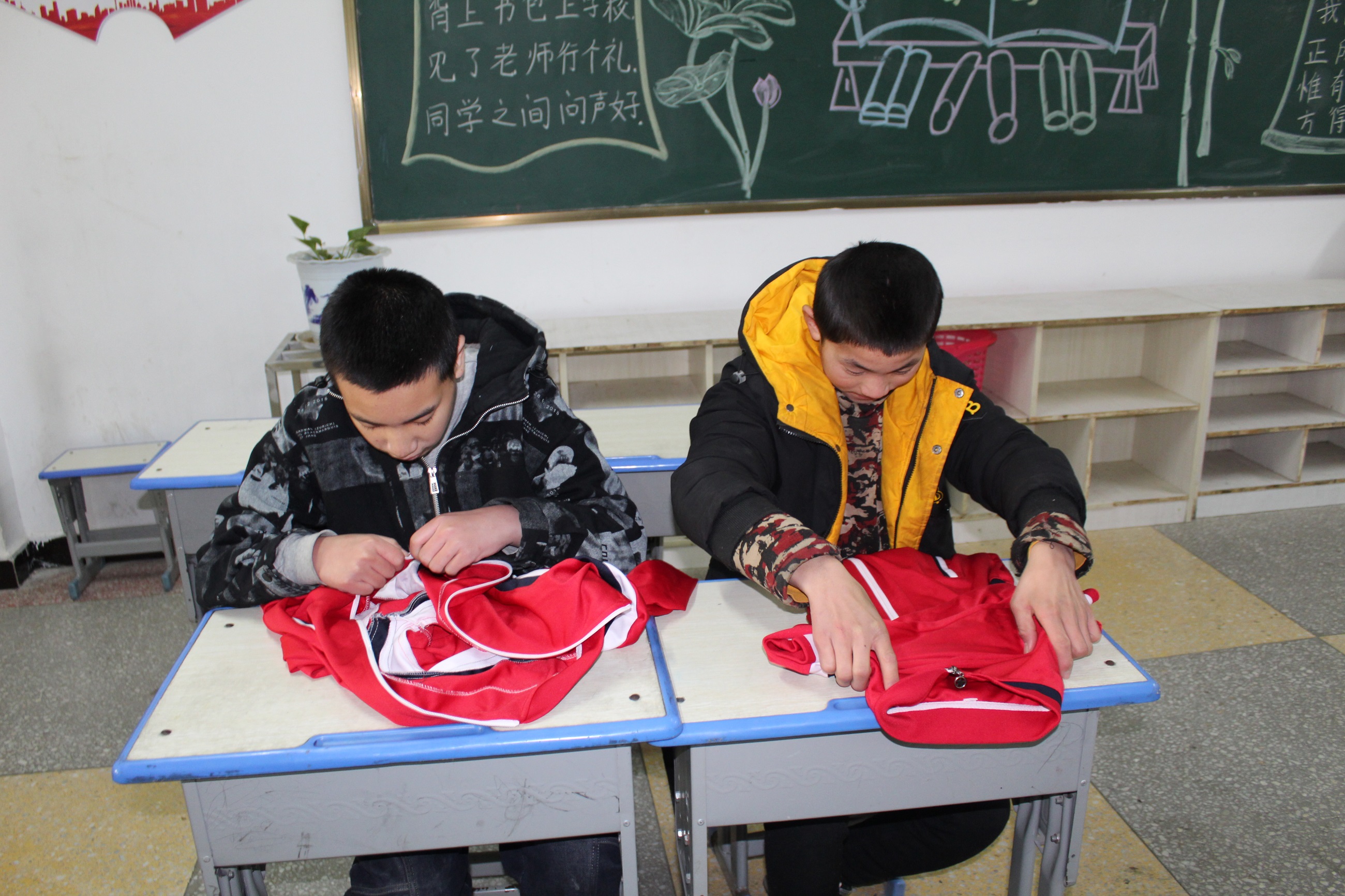 强化养成教育，提高生活技能