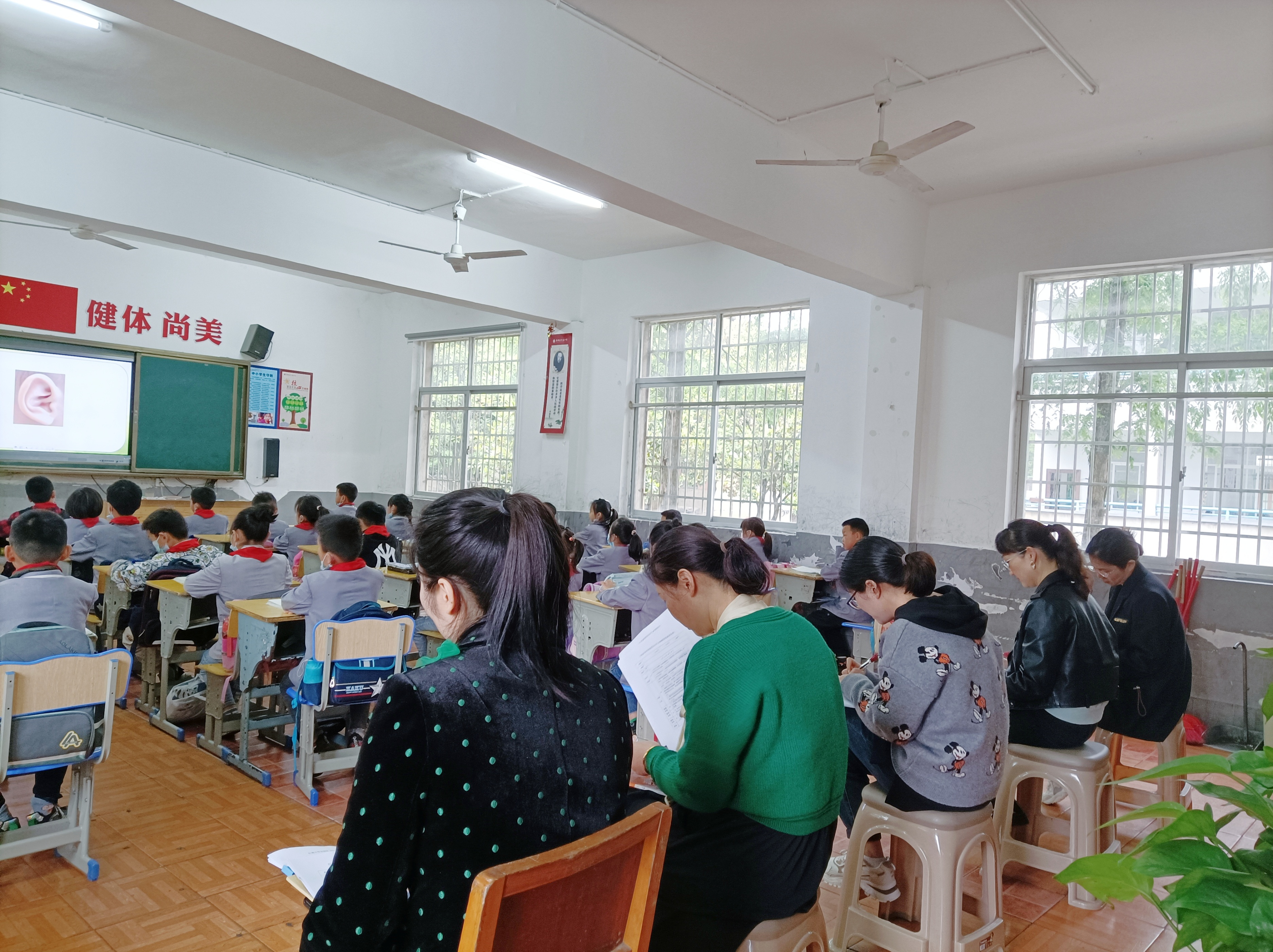 鼎城区江南小学：青年教师展风采(图1)