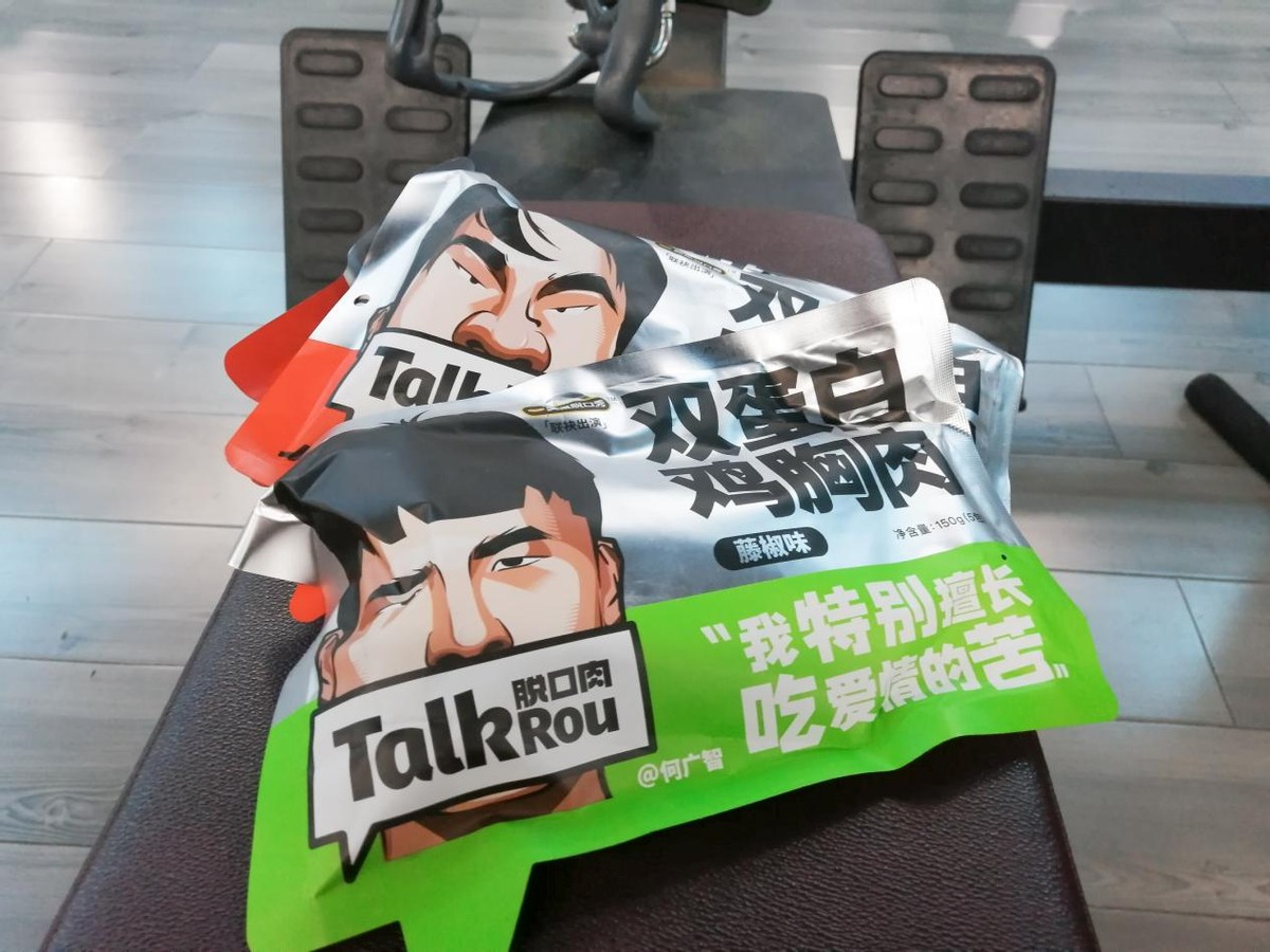 大口吃肉，也有八块腹肌，健身教练都这么吃