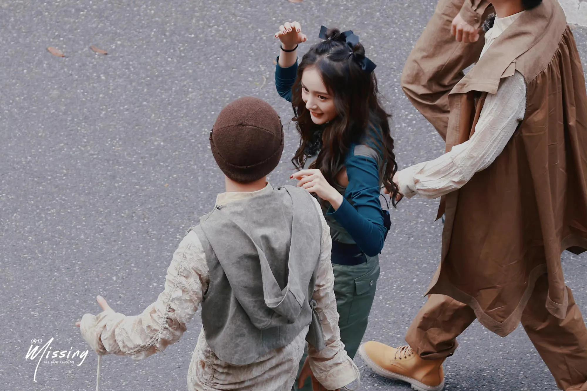 美女明星 杨幂飒爽英姿帅极了