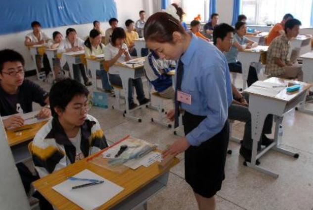 高考当天穿衣服也有讲究？老师建议别穿校服，原因不仅是防作弊