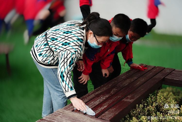 延安黄陵红军小学“弘扬雷锋精神 共建绿色黄陵”系列活动——三年级志愿者小分队