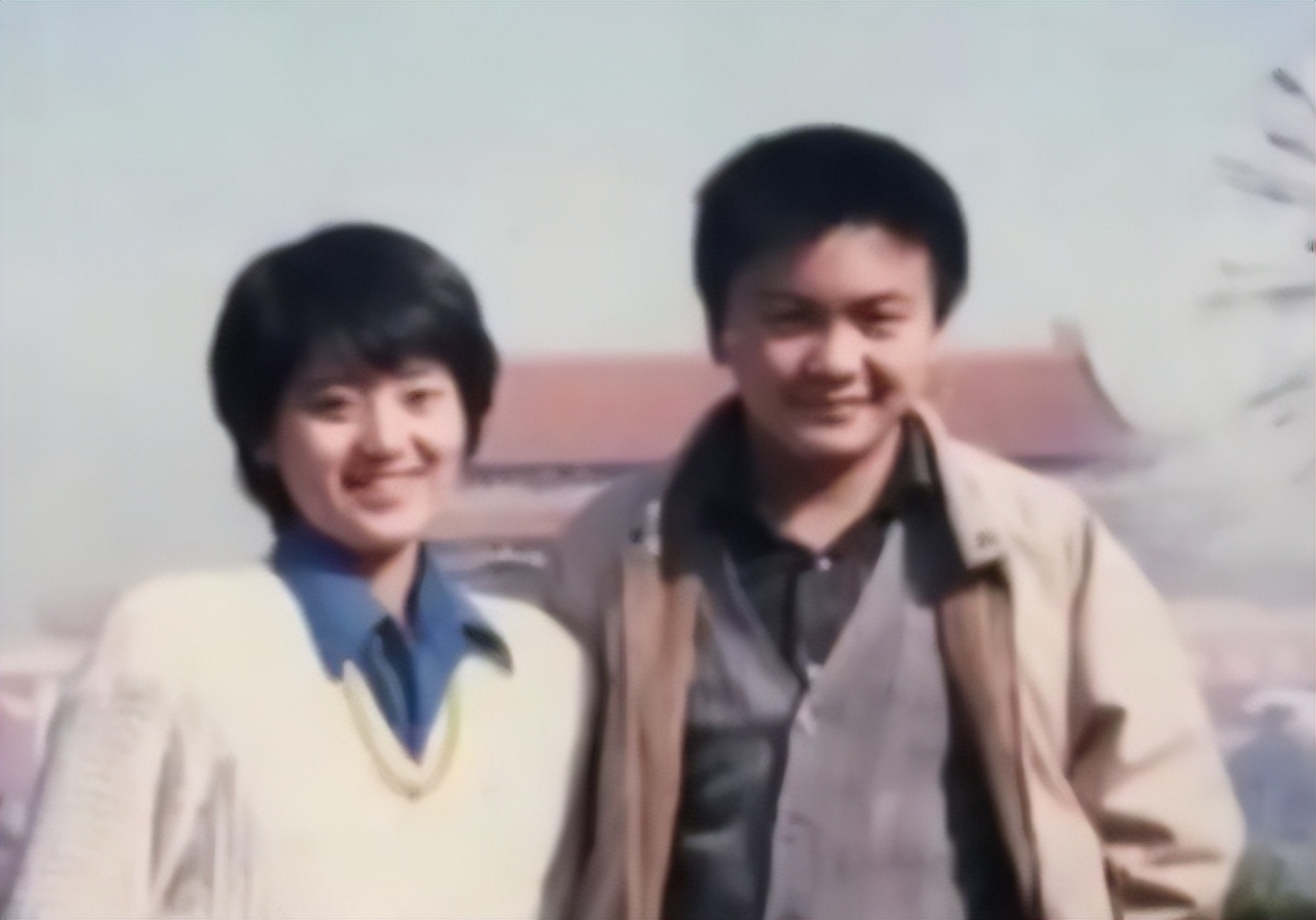 洪剑涛：与初恋结婚，姐弟恋也很甜蜜，如今儿子是他的骄傲