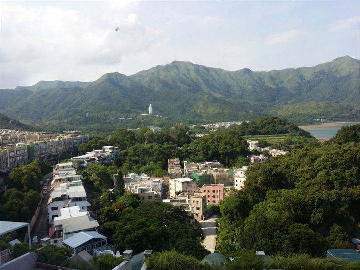 尼姑住别墅开豪车，被捕时房内搜出丝袜、假发，曾与两个和尚结婚