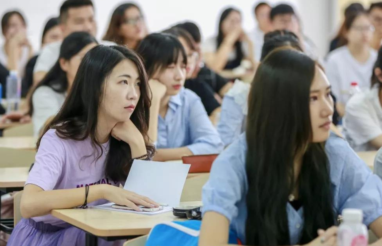 大学要上晚自习吗（这就是世界的参差吗）