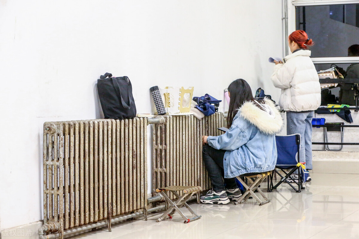 高数考试班里一半人没及格，大学生挂科率越来越高，老师也很无奈