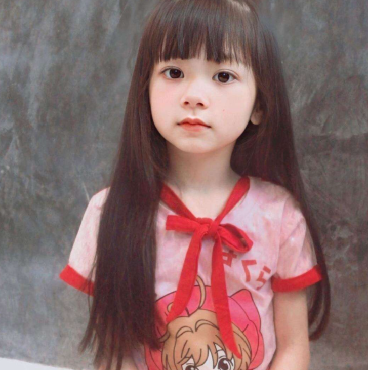 "高颜值"女婴笑容甜美,刚出娘胎就成网红,网友:难得一遇