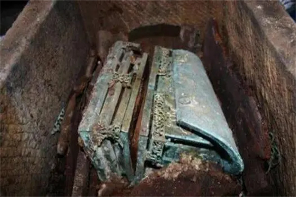 贵州水库挖出宋朝古墓，棺材钉都是纯金打造，墓主身份大有来头