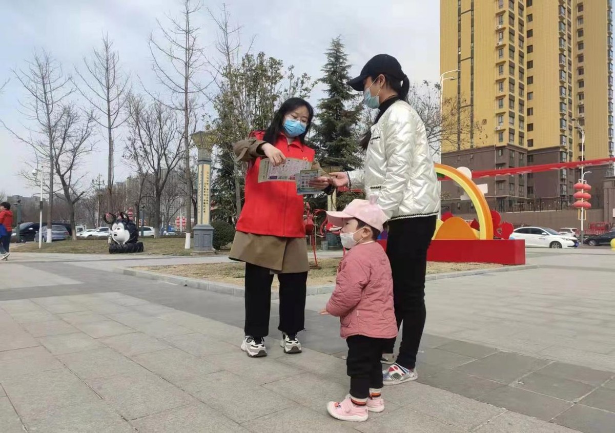 弘揚雷鋒精神，踐行垃圾分類——臨渭區(qū)分類辦開展大型垃圾分類宣傳活動