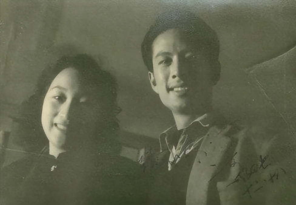 演员冯喆与妻子有隔阂49岁绝望自杀妻子怀念的方式让人泪目