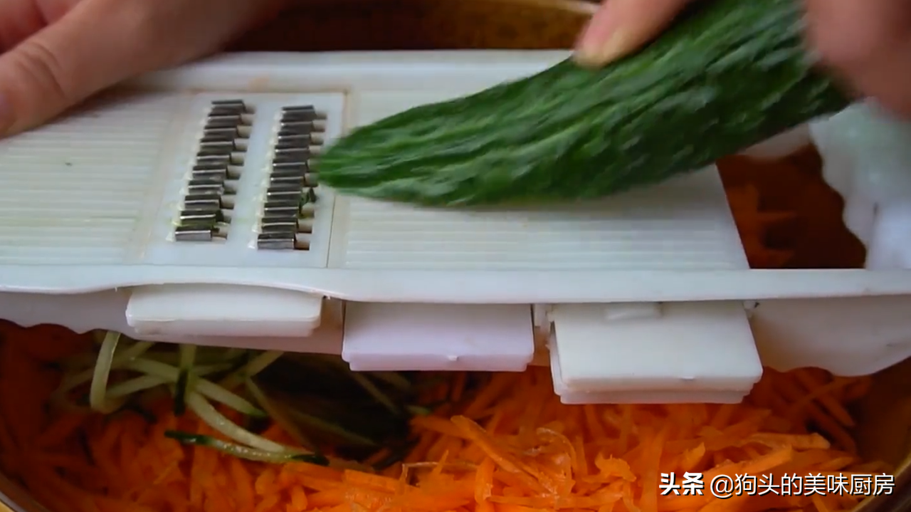 省事的菜卷，不和面不醒面，一擀一卷，营养丰富味道鲜，孩子喜欢