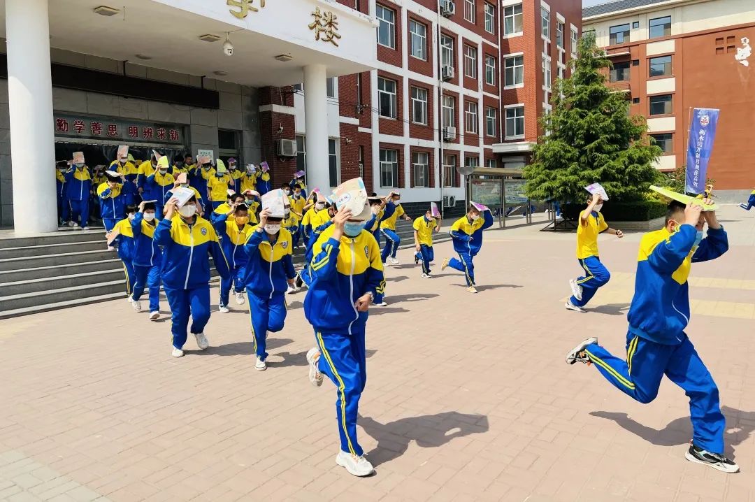 演練有方 應(yīng)急不慌丨廣宗太行中學(xué)開展防震防火緊急疏散演練