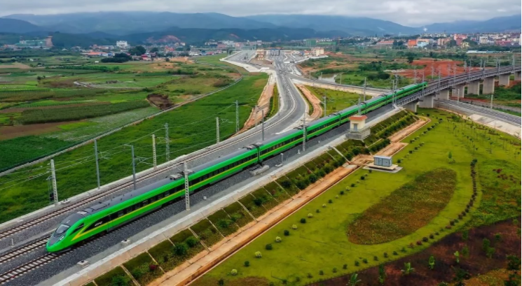 建中老铁路精品 树中老友谊丰碑