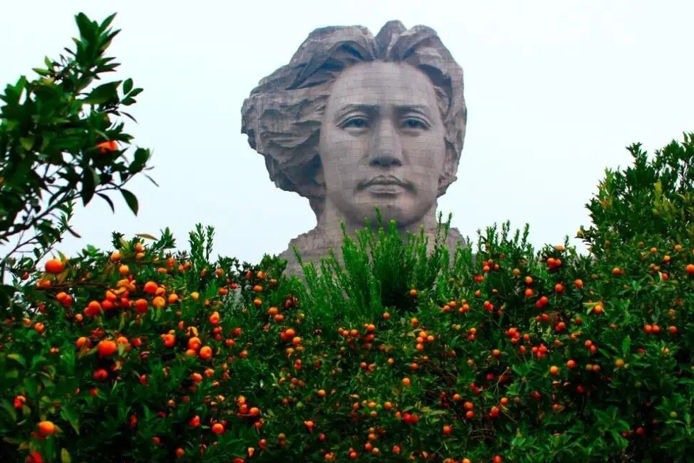 橘子洲头迎来2021年第一场雪，与春夏秋季橘子洲头有什么不同？